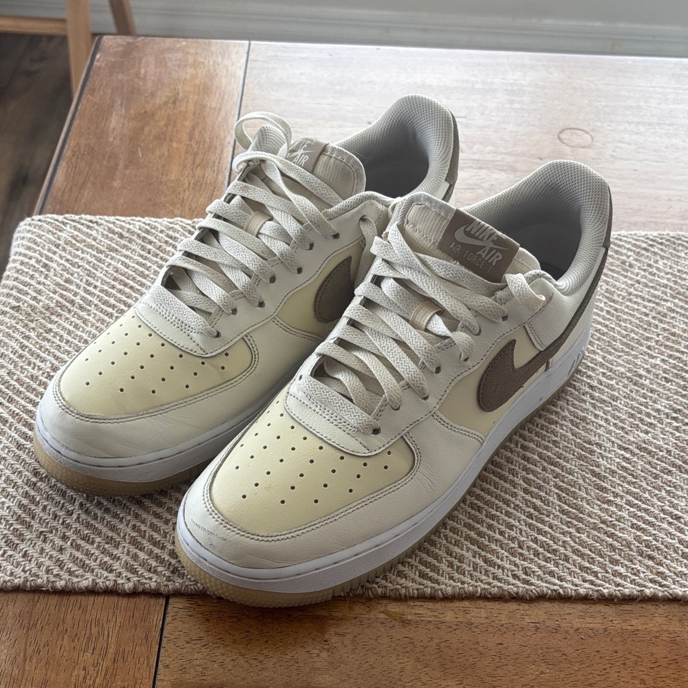 Nike Air Force 1 Low Sneakers - Cream & Tan
